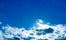 ¿Por qué el cielo cambia de color en el transcurso del día?