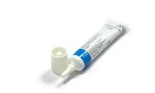 No debe faltar la pomada antibiótica