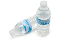 Mantén un poco de agua limpia en tu botiquín de primeros auxilios